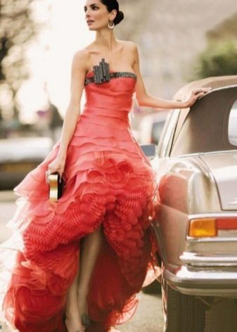 Κόκκινο βραδινό φόρεμα από το Armani