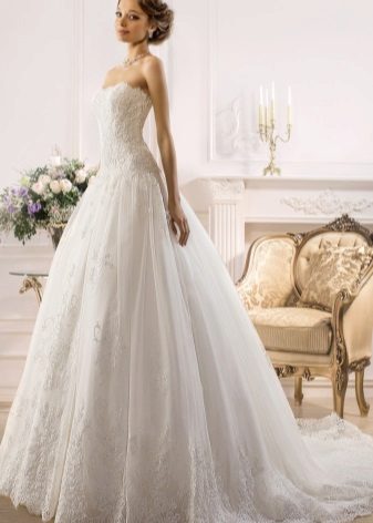 A magnificent wedding dress with a low waist from Navibl