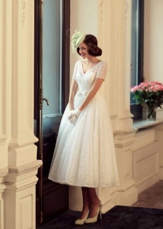 Midi Wedding Dress dari Koleksi Bunyi Jazz Tatiana Kaplun