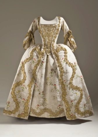 Vestuvinė suknelė XVII a. Pabaigoje