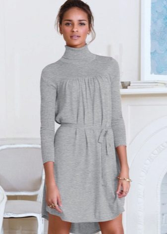 Siva pletena haljina s ovratnikom