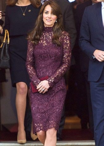 Kancelárske ozdobné šaty Kate Middleton