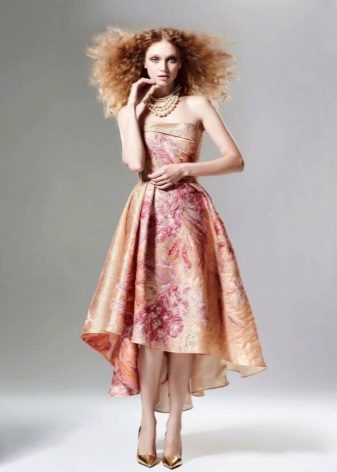 Persikanpunainen mekko
