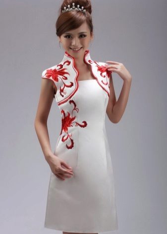 فستان أبيض صيني قصير