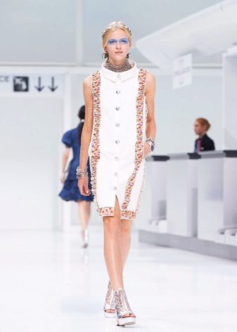 Balta „Chanel“ kokteilių suknelė