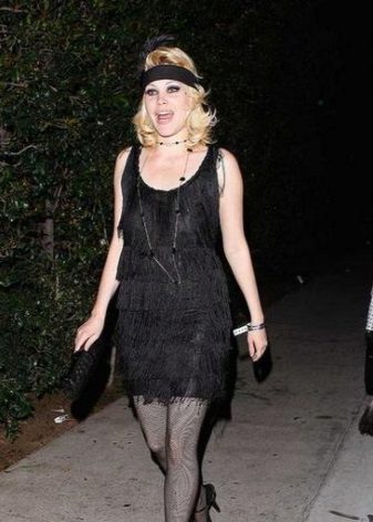 Gatsby strapcami čierne šaty s perlami