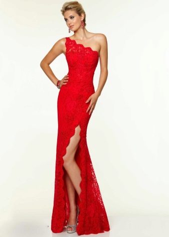 Червена асиметрична рокля с едно рамо