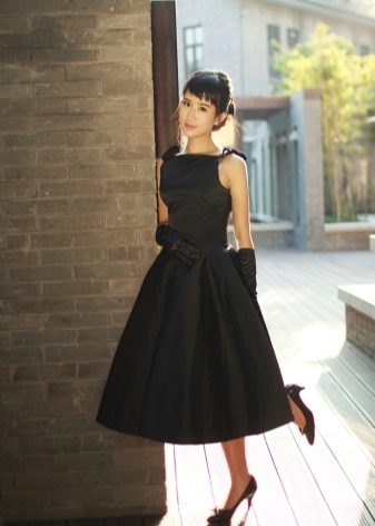 Kravaty šaty Audrey Hepburn
