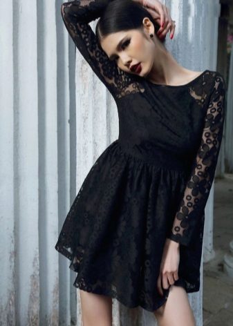 Черна рокля с дантела с висока талия