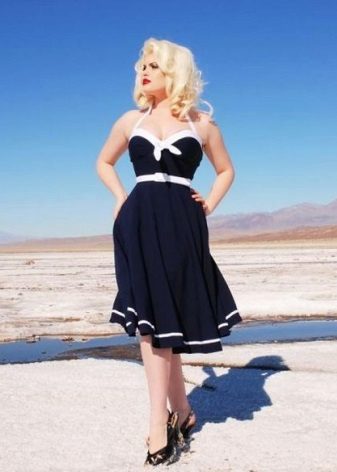 Vestido azul dos anos 50 com gumes brancos