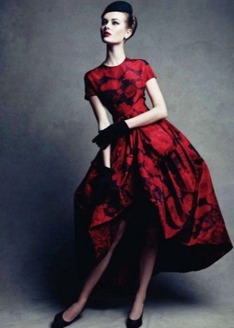 Червена рокля в стила на нов лък