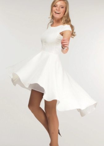 Balta suknelė paaugliams
