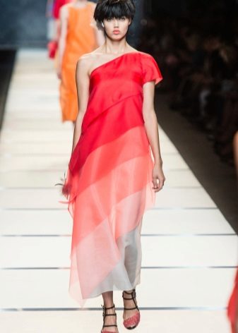 haljina od organze s prijelazima gradijentnih boja