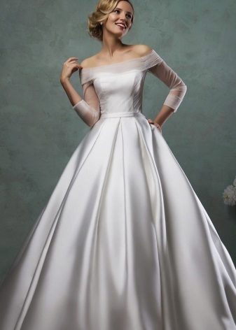 فستان زفاف من الساتان