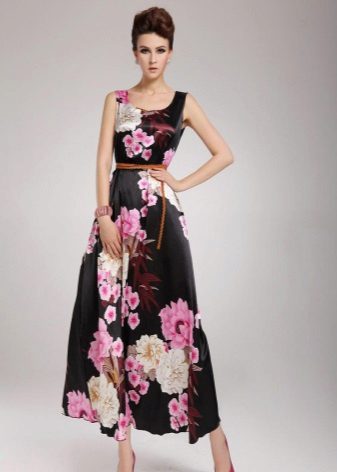 dlouhé saténové šaty s květinami