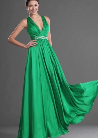 rochie verde din satin care curge