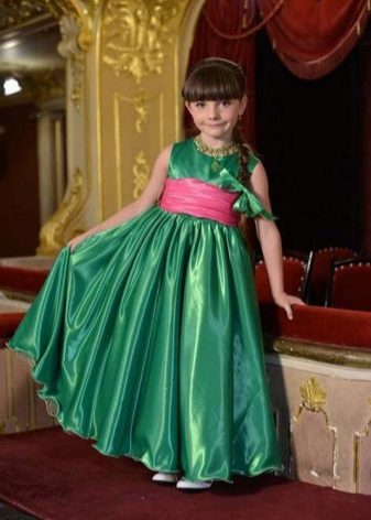 Абитуриентска рокля в детска градина зелен под