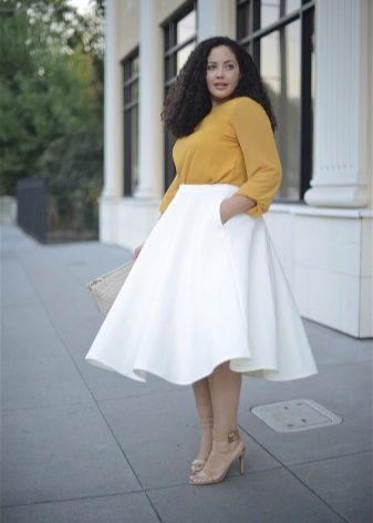 λευκή φούστα φούστα για υπέρβαρες γυναίκες