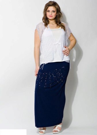 dlhá sukňa ozdobená kamienkami pre ženy s nadváhou