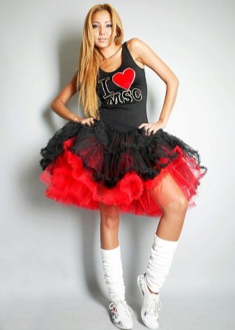 Short puffy red and black American skirt