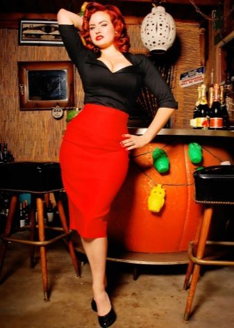 Red pencil skirt for girls with an hourglass figure