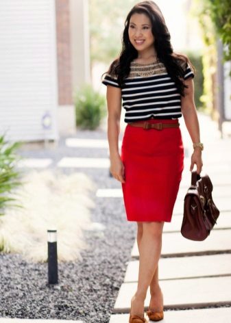 חצאית עיפרון midi אדומה