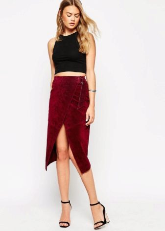 Burgundy pencil skirt
