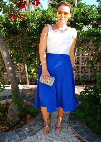 חצאית אמצע קיץ כחולה בהירה