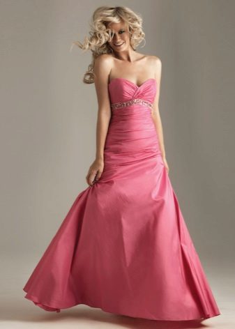 rožinė tafto suknelė