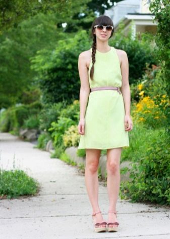 Pribor za svijetlo zelenu haljinu