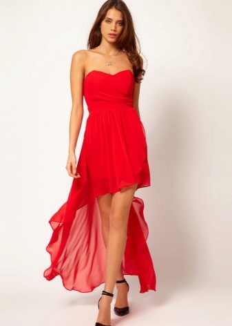 שמלה אדומה עם רכבת