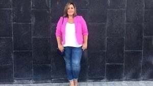 Mai multe jachete de mărime pentru femei supraponderale