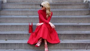 Какви обувки пасват на червена рокля?
