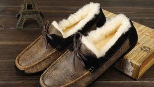 Moccasins with fur