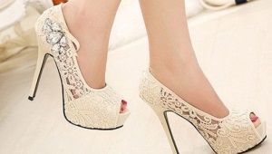 Дантелени обувки