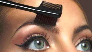 Comb for eyelashes and eyebrows