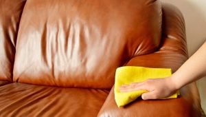 Как да избършете дръжката от кожен диван?