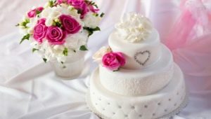 Bijela vjenčana torta: dizajnerske ideje i kombinacije s drugim bojama