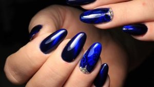 Zwart en blauwe manicure: ontwerpkenmerken en stijlvolle ideeën