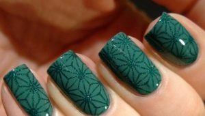 Emerald manicure: segredos de design e idéias elegantes