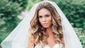 Сватбени прически с воал на дълга коса: разнообразие от опции и примери за тяхното изпълнение