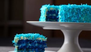 Bröllopstårta i blått: symbolik och intressanta alternativ
