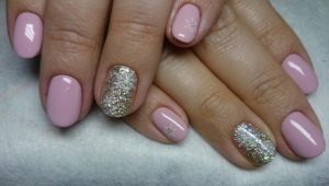 Pilihan untuk manicure glitter merah jambu