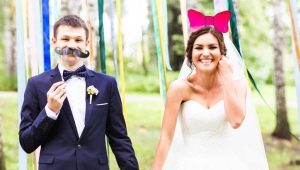 Esküvői fotózásra szolgáló kiegészítők: típusok, ajánlások a kiválasztáshoz és a gyártáshoz