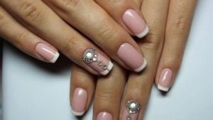Ideas de diseño de uñas francesas blancas de diamantes de imitación