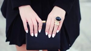 Como escolher uma manicure para um vestido preto?