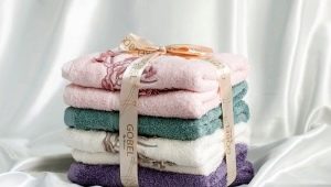 Hur fälls en handduk vackert som present?