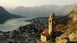 Ciri-ciri lain di bandar Kotor di Montenegro