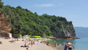 Pláž Mogren v Budve (Čierna Hora)