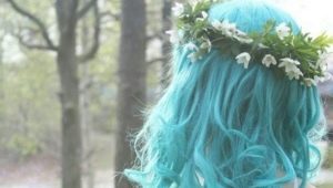 Тюркоазен цвят на косата: кой се грижи и как да боядисва косата си?